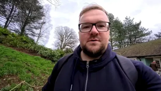 „Zöld erdőben jártam, csúcsragadozóval találkoztam” - nem mindennapi állatra bukkant a férfi az erdőben