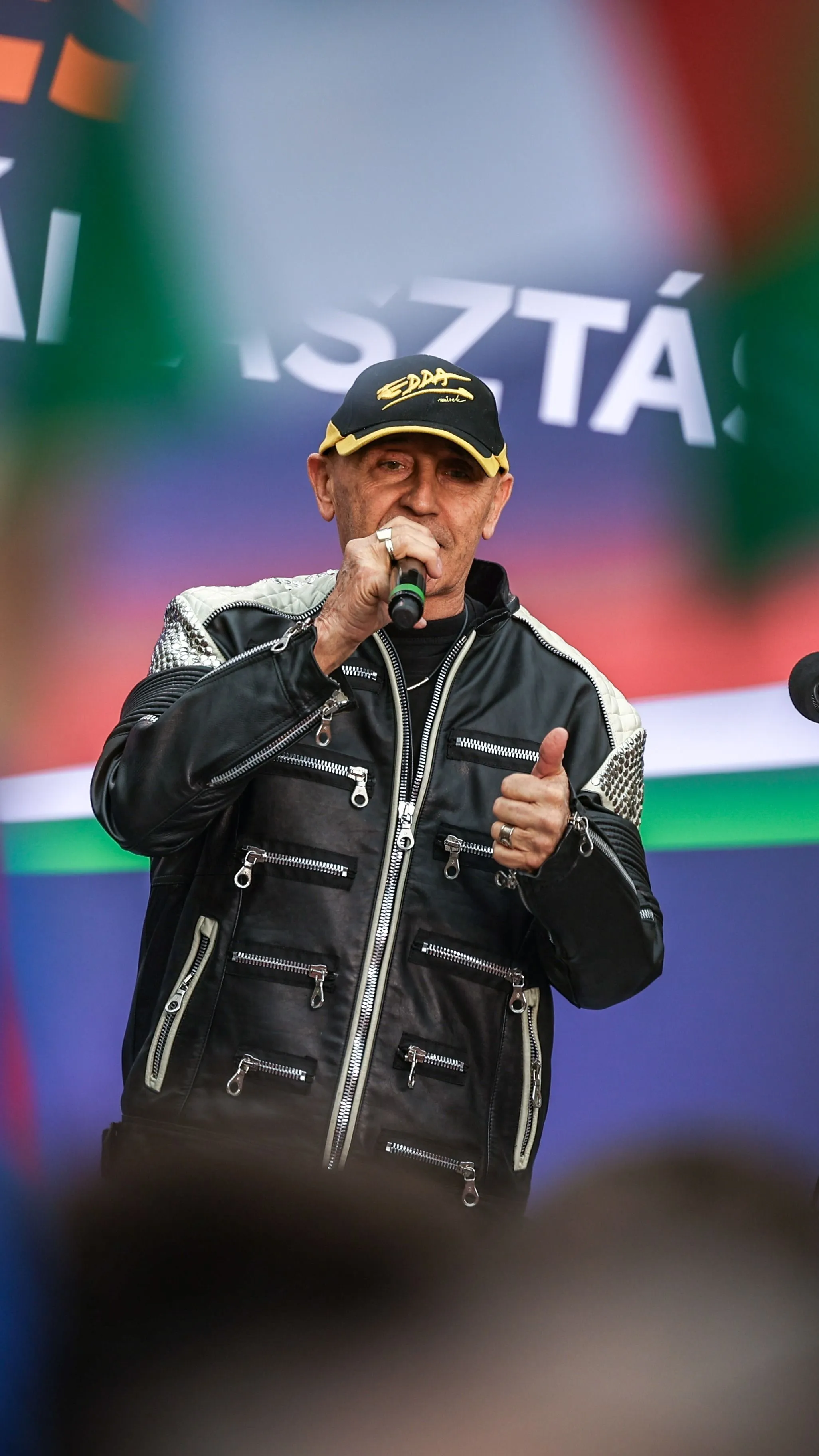 Együtt énekelt a tömeg Pataky Attilával az békéscsabai Békemeneten