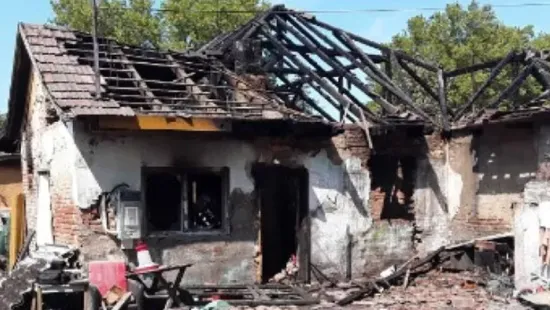 „Leöntöttem benzinnel, de nem akartam megölni” – élettársára gyújtotta egy pilisvörösvári férfi a házat a vád szerint