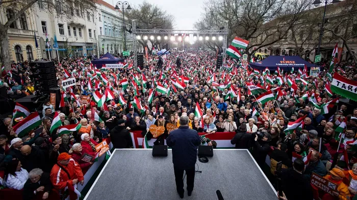 Orbán Viktorra esőben is kíváncsiak Békéscsabán