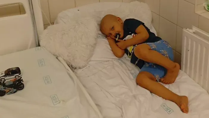 Daganata miatt horkolt Dominik, a szülei segítséget kérnek