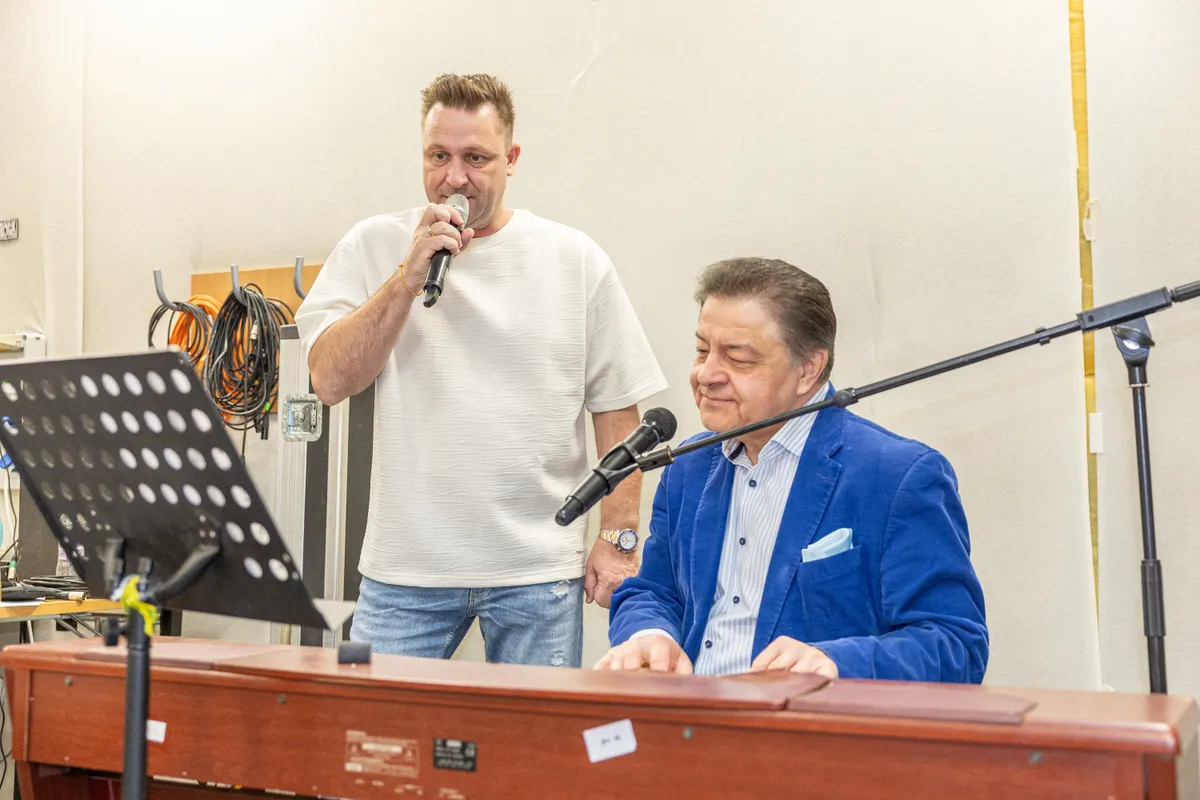 V-Tech koncertjén Nyári Károly is meglepetés vendég lesz.