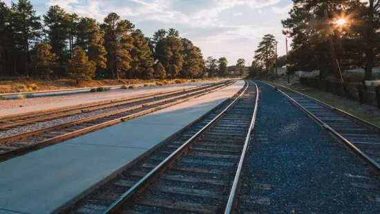 Vonatgázolás Nyíregyházánál: a mozdonyvezető talált rá a holttestre