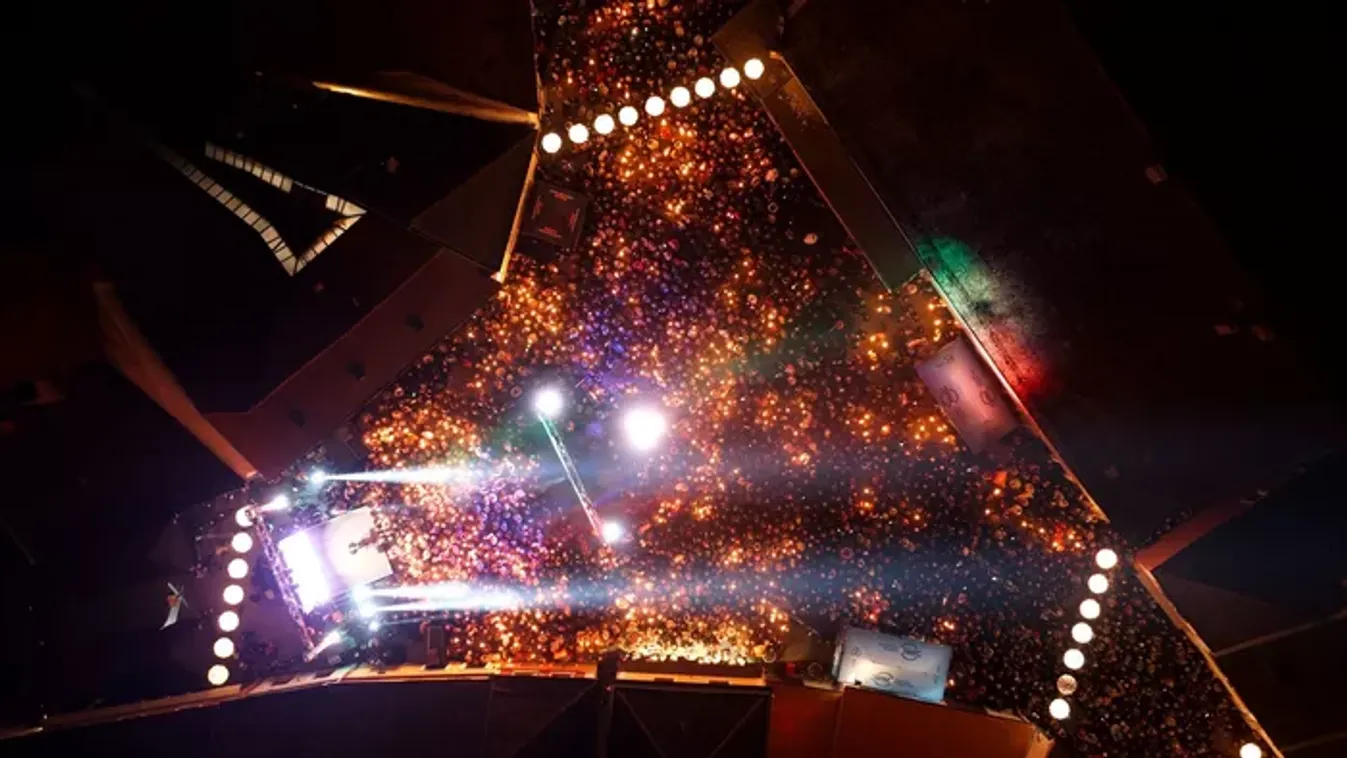 Orbán Viktort meglepték: különleges ajándék került elő