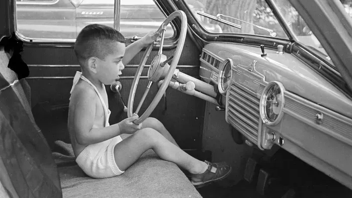 Melyik járműmárkáról van szó a kormánykerék alapján?