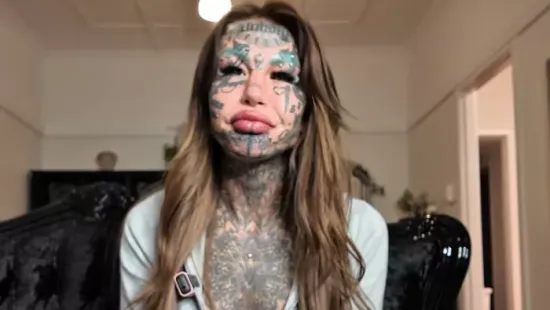 Nem hitt a szemének, amikor meglátta magát tiszta bőrrel a világ legtetováltabb nője