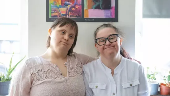 "Szeretek alkotni, mert attól boldog leszek" – a Down-szindrómás Judit így kerül közelebb az emberekhez