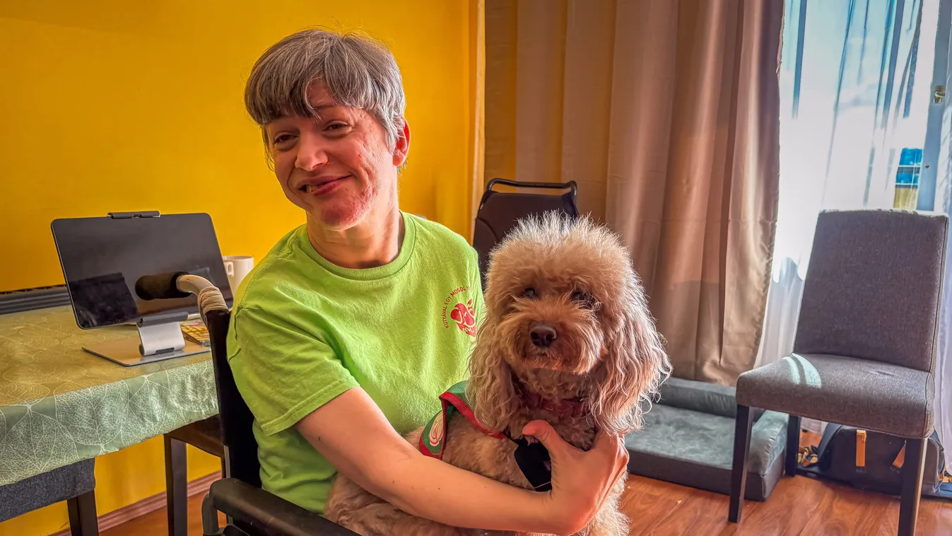 Ágota segítőkutya nélkül nem képes önállóan élni.