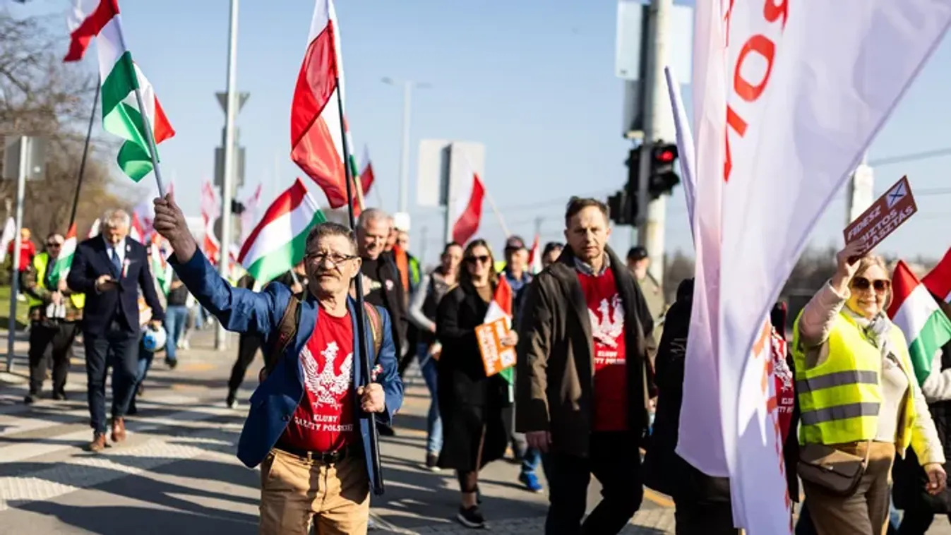Békemenet: gyűlik a tömeg - itt vannak az első fotók