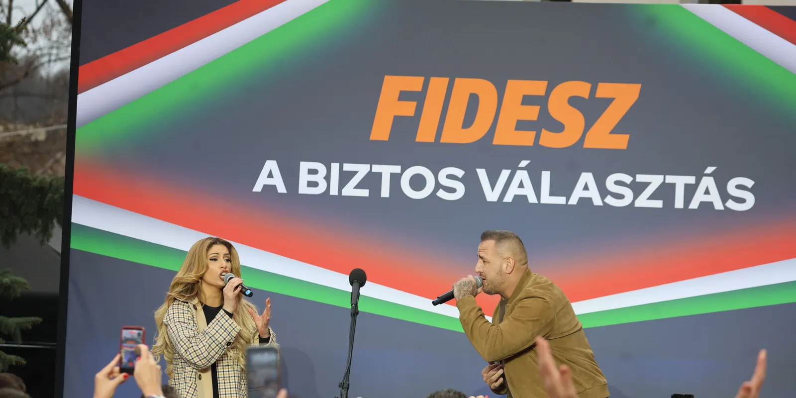 Zúgott a taps Curtis és Radics Gigi dala után