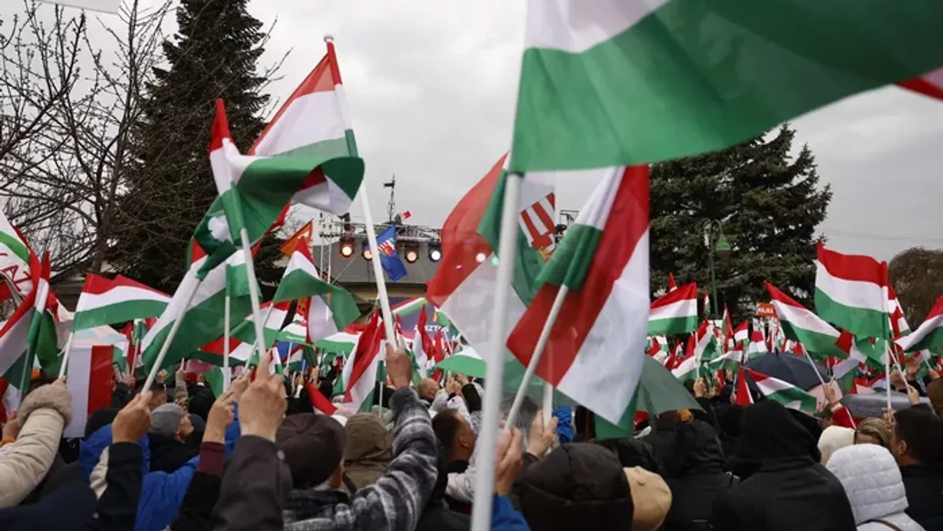 Elképesztő tömeg lepte meg Orbán Viktort Pécelen! - Fotók
