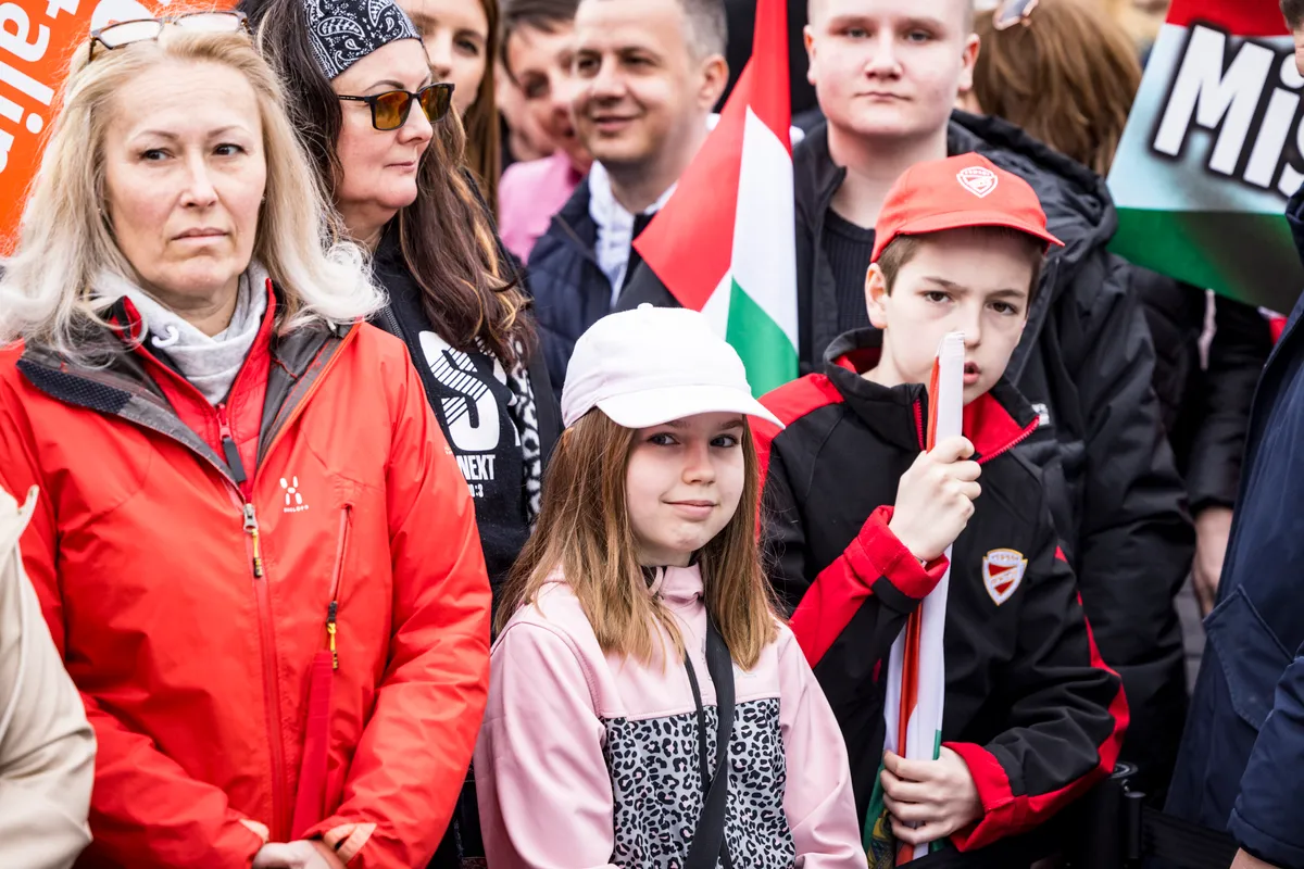 Orbán Viktor a legfiatalabbaktól az idősekig mozgósítja a magyarokat