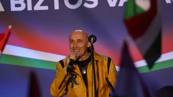 Pataky Attila fergeteges hangulatot teremtett Orbán Viktor beszéde előtt