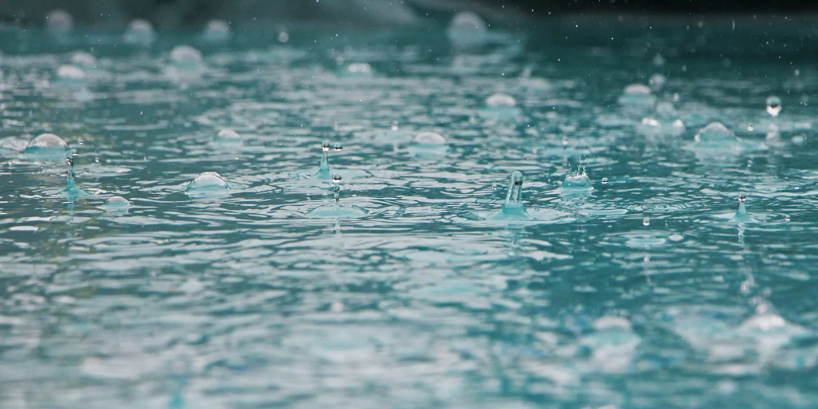 Időjárás: hidegfront, hózápor és erős szél jön