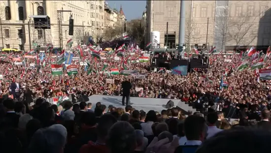 Indul Orbán Viktor országjárása: kövesd velünk élőben a kaposvári békemenetet!