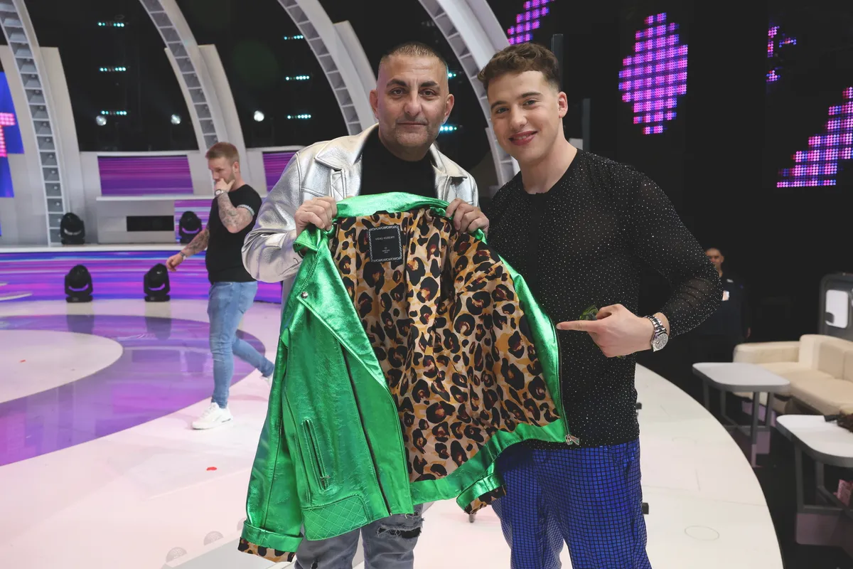 Gáspár Győző azonnal lecsapott Norbi kabátjára, a műsor végén már magával is vitte