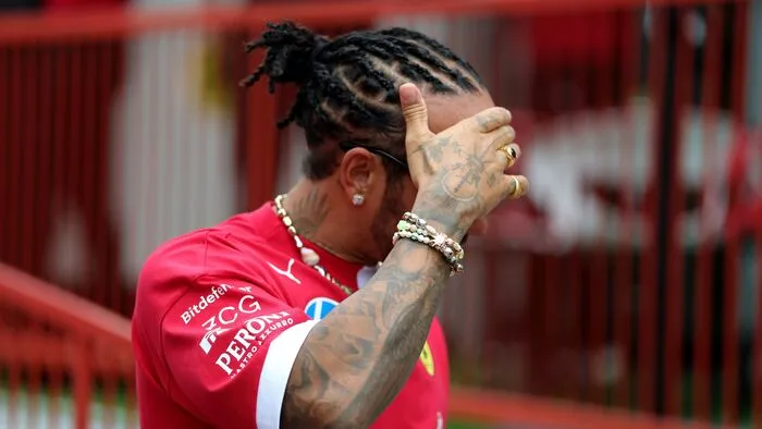 Sokkot kapott Lewis Hamilton: a Ferrari döntése letaglózta