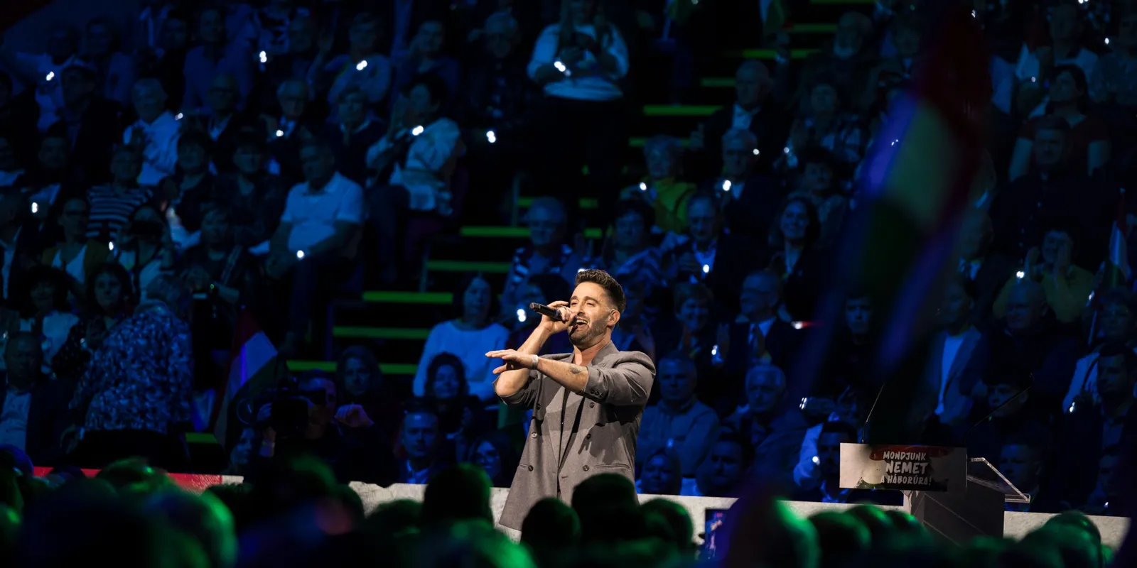 Király Viktor fantasztikus hangulatot csinált debreceni Háborúellenes Gyűlésen!