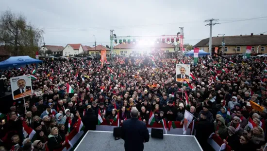 Különleges képpel érkezett az egyik résztvevő Orbán Viktor ócsai országjárására