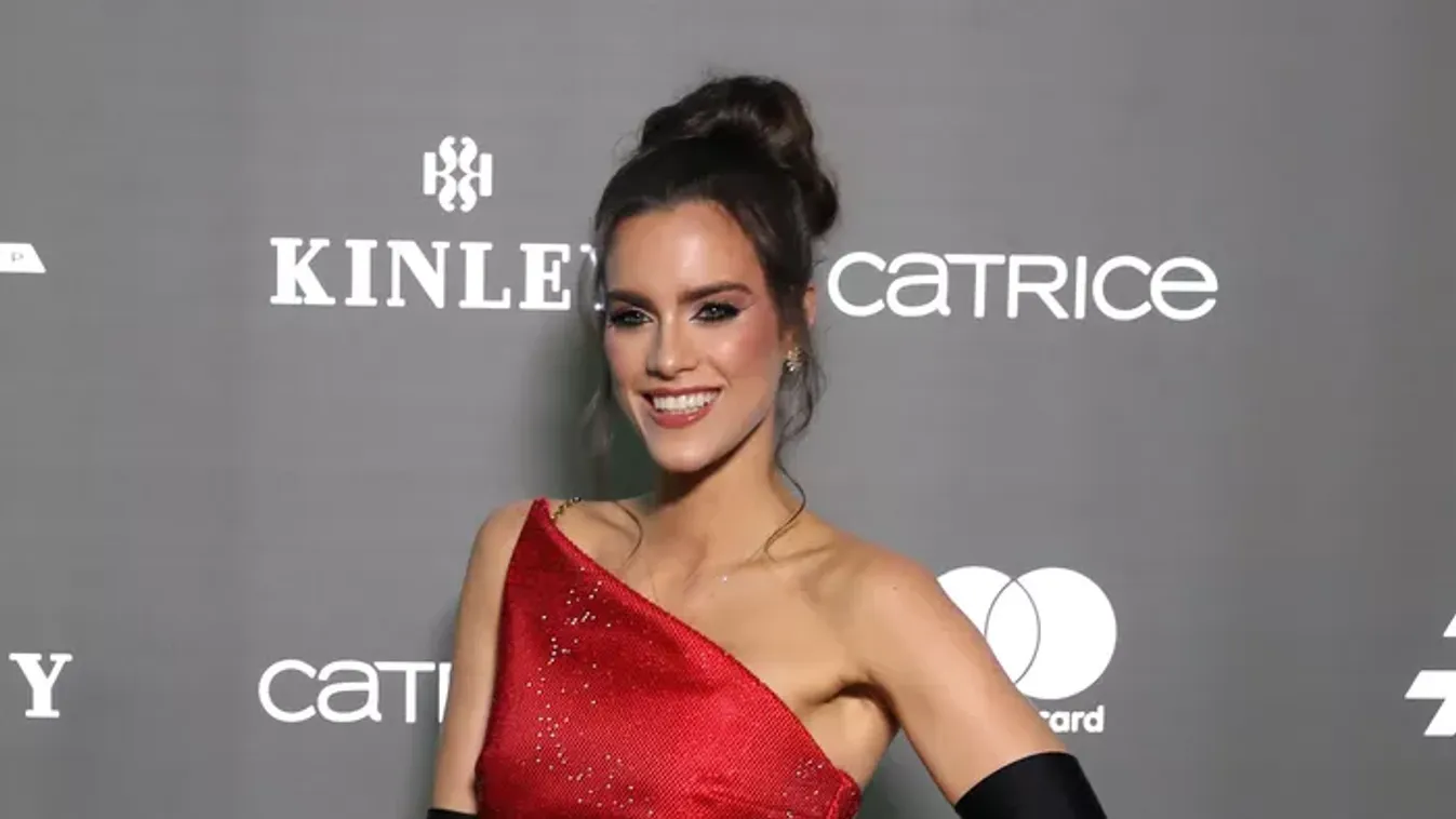 Eszméletlen kockahasat villantott Gelencsér Tímea