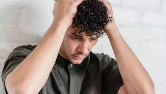 Megváltozott a hangja: sokkoló betegség követte a tünetet