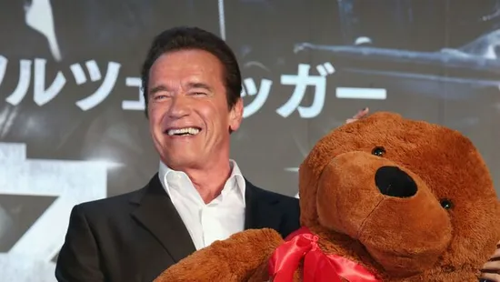 Baj van Arnold Schwarzeneggerrel? Aggódnak a rajongók - Videó