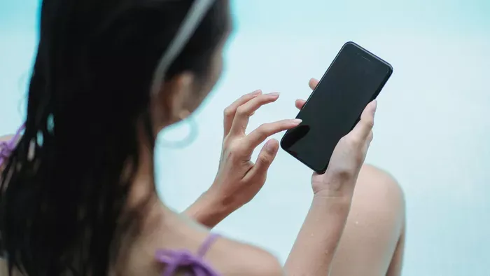 Otthagyta a szénbányát és meztelen fotókat kezdett árulni magáról