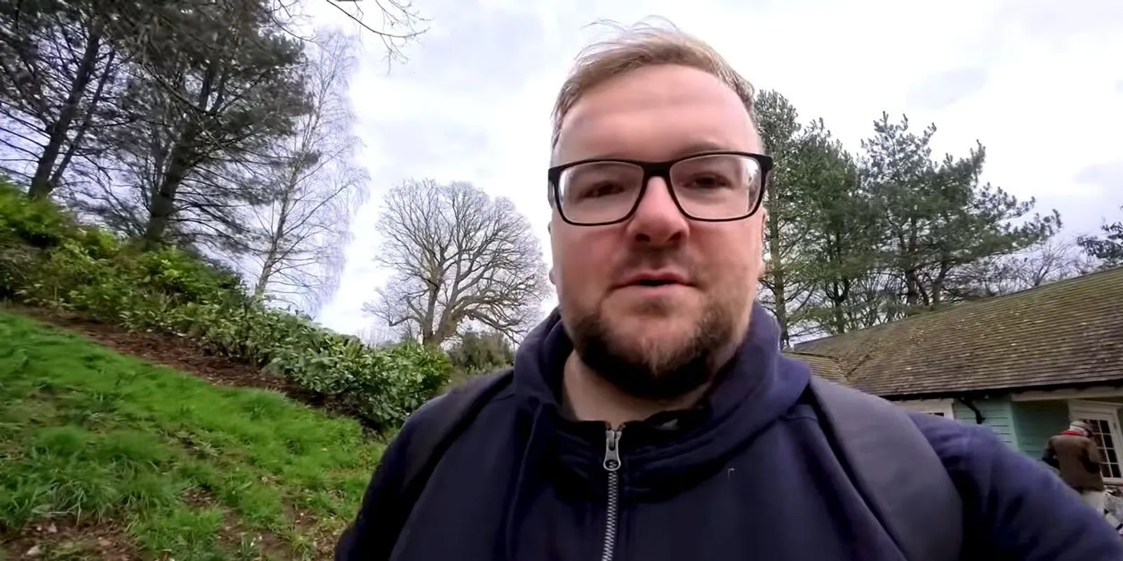 Csúcsragadozóval találta szembe magát egy férfi az erdőben