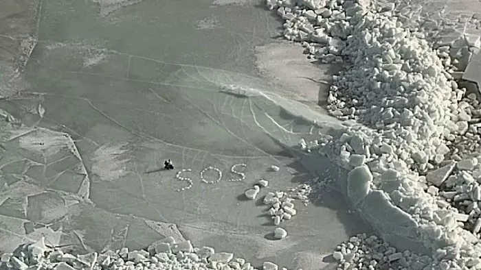 Óriási jégtáblán rekedt két német túrázó a Balti-tengeren