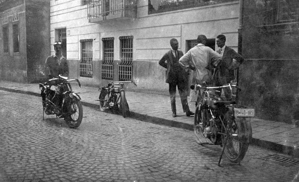 Budapest, Városmajor utca a Méray Motorkerékpárgyár Rt. műhelye. 1924. Fotó adományozó: Négyesi Pál