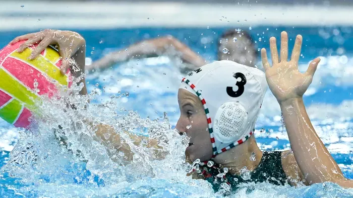 Melltartóban kapták lencsevégre a vízilabdás lányt - Fotó