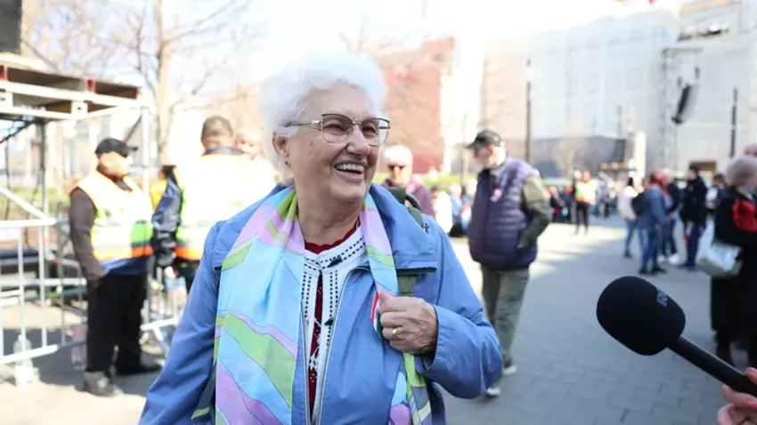 Orbán Viktor édesanyja a Békemeneten: Ki az az eszetlen, aki a háborút szereti?