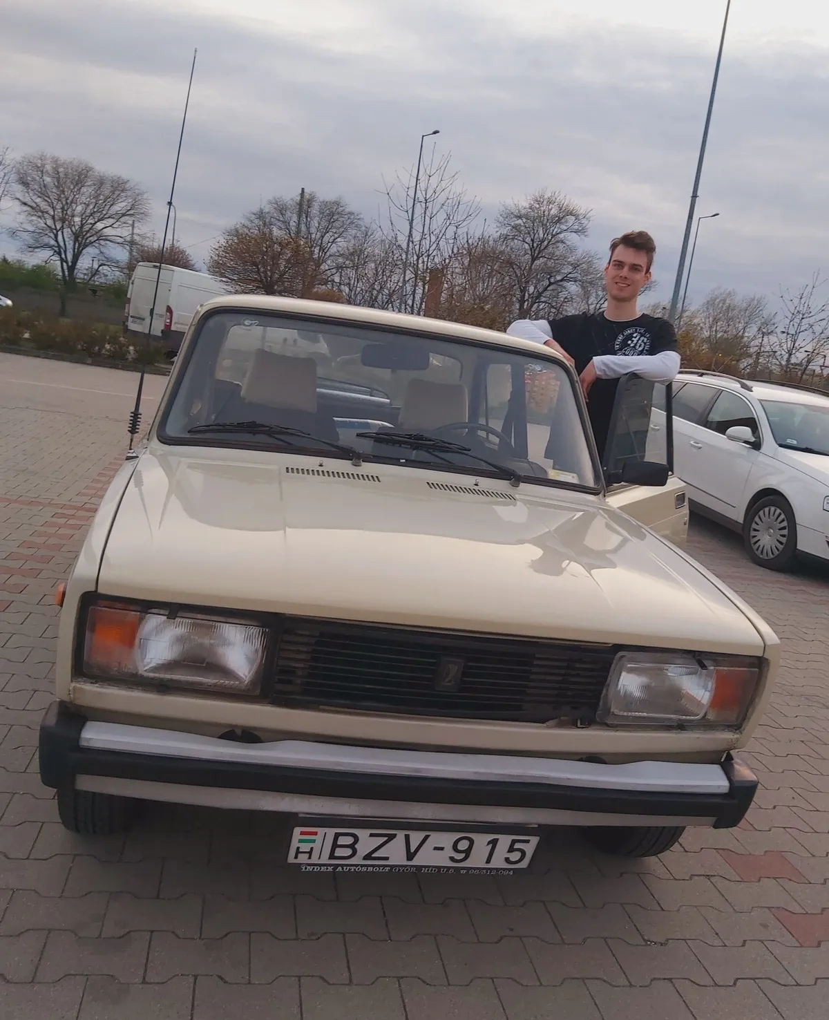 A Lada 42 éve a család szolgálatában áll, és a tulajdonos számára a néhai nagypapa emlékét testesíti meg. 