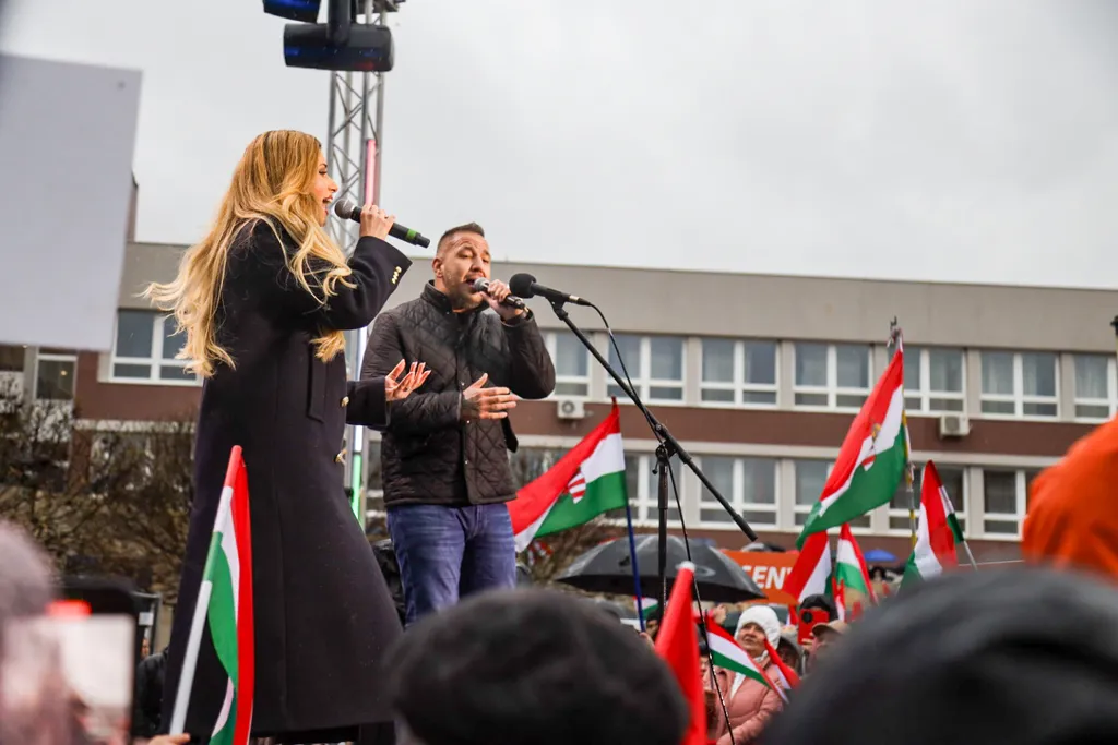 Orbán Viktor Országjárás Szolnok 2026.03.30.
Radics Gigi, Curtis