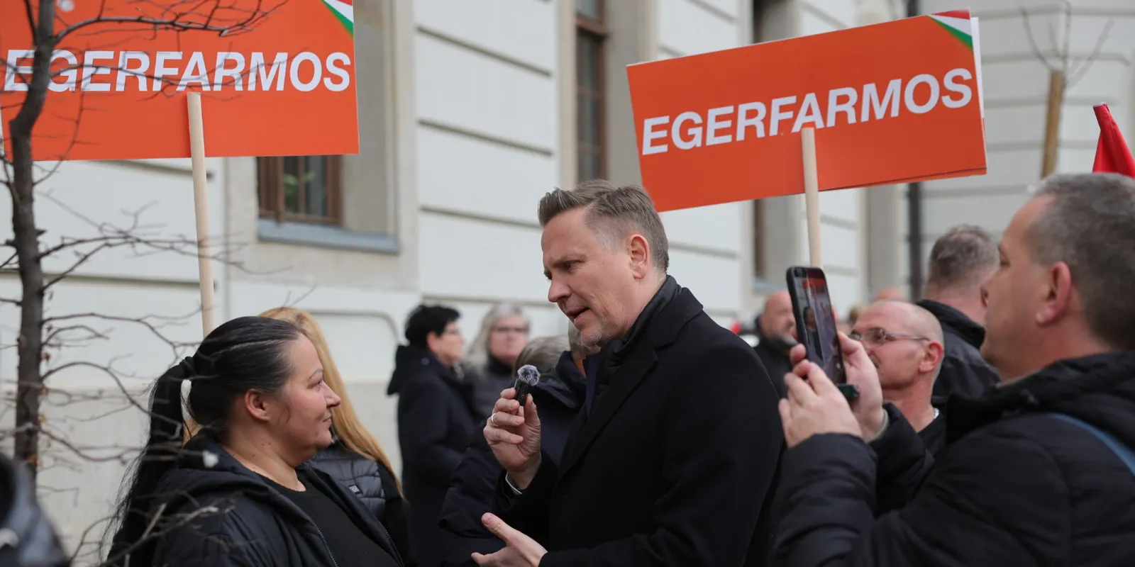 Nem hiszed el, ki van ott a tömegben Orbán Viktor országjárásának következő állomásán