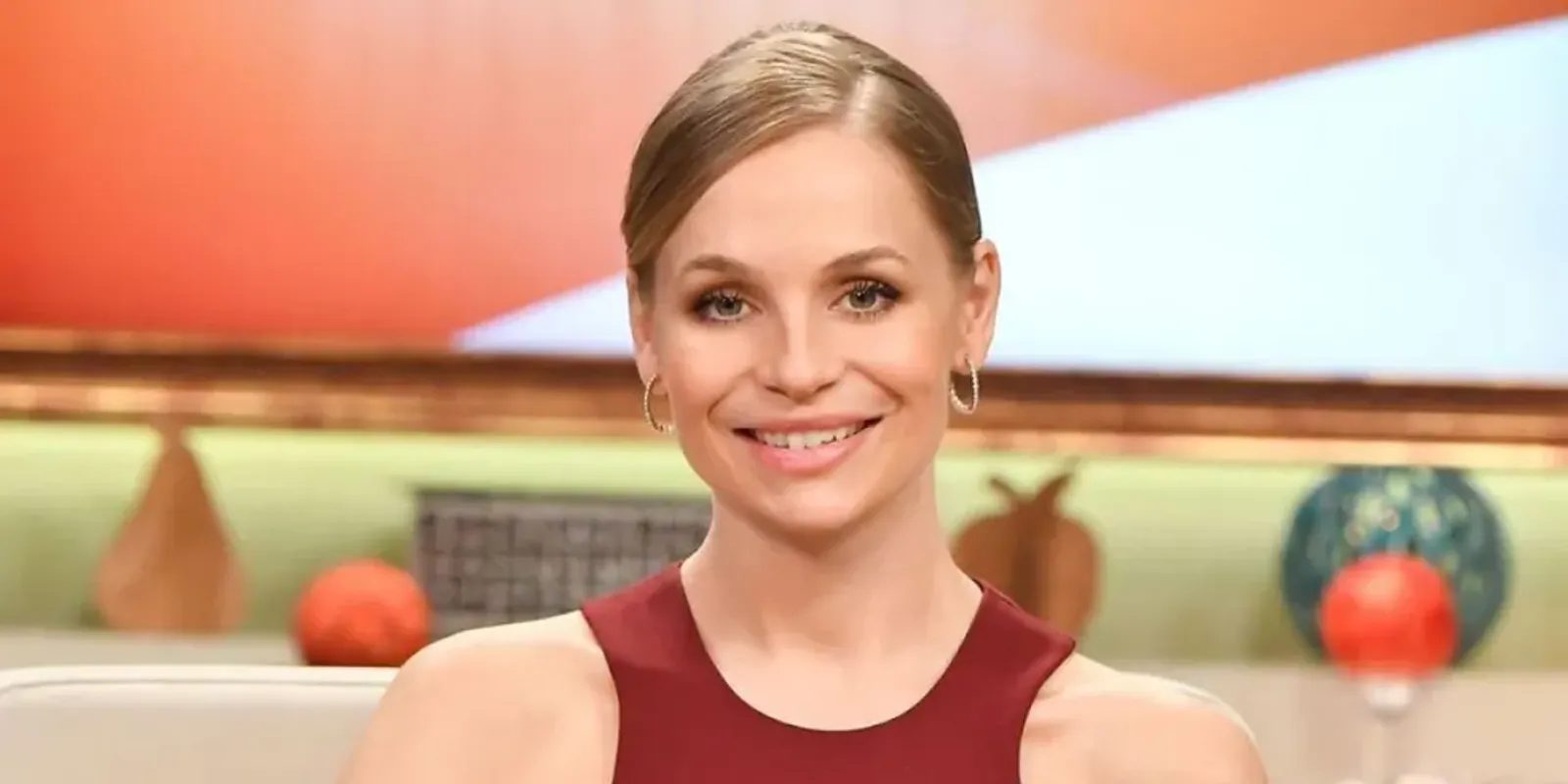 Iszak Eszter így oltalmazza karjaival kislányát - Fotó