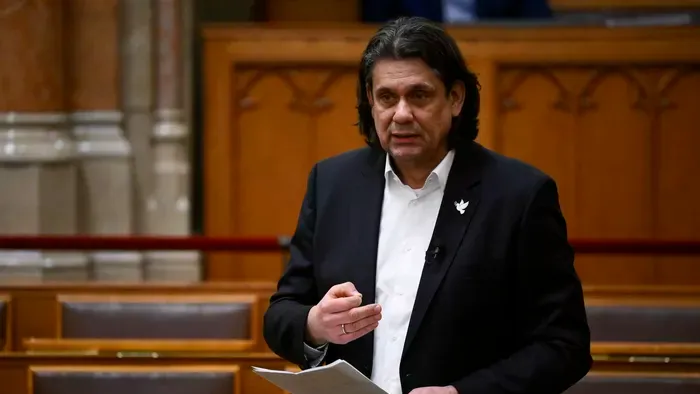 A Tisza Párt és Magyar Péter az országot támadók oldalán áll