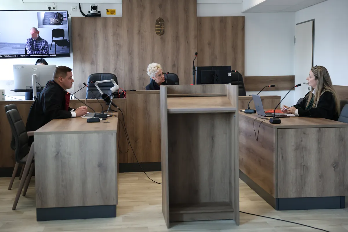 élettársára gyújtotta a házat