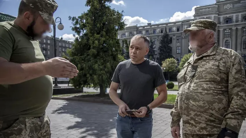 Embervadászat a nyílt utcán egy szomszédos országban