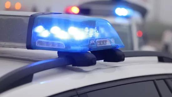 Húsvágó kést lóbált a gyilkos, a rendőrök családi mészárlás helyszínére érkeztek ki