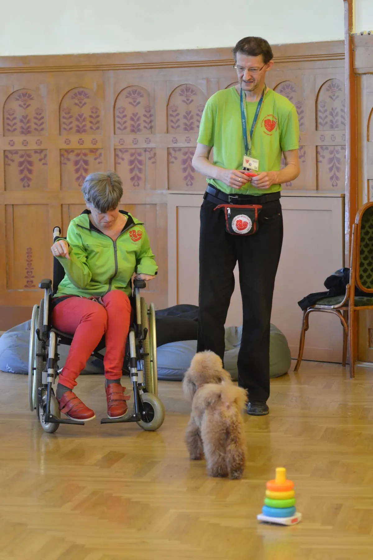 Itt még a betanulási időszakban volt a segítőkutya tanfolyamon 