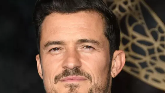 Most lebukott: Orlando Bloom 21 évvel fiatalabb szépséggel találkozgat