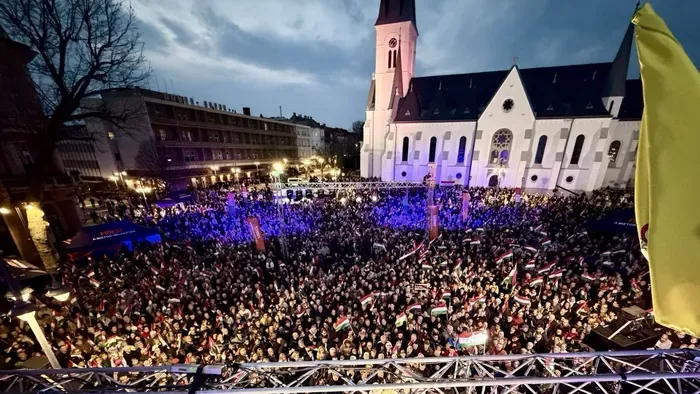 Hatalmas tömeg várta Orbán Viktort Kaposváron