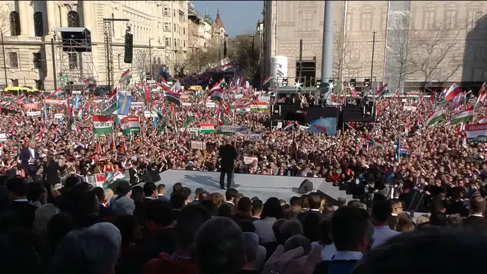 Kövesd velünk élőben a kaposvári békemenetet!