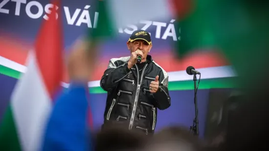 Pataky Attila ismét hatalmas tömeg előtt lépett fel Orbán Viktor országjárásán
