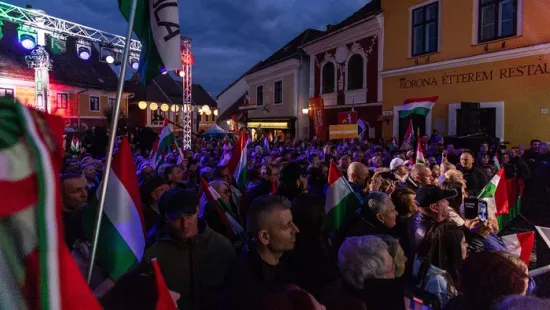 „Nem lehet beférni Szentendrén a főtérre, annyian kíváncsiak Orbán Viktorra” – brutális fotó kering a neten Orbán Viktor országjárásáról