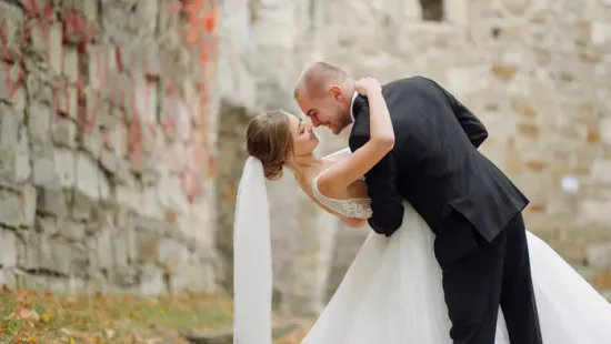 Hihetetlen tragédia: Két nappal az esküvő előtt kapott agyvérzést a vőlegény