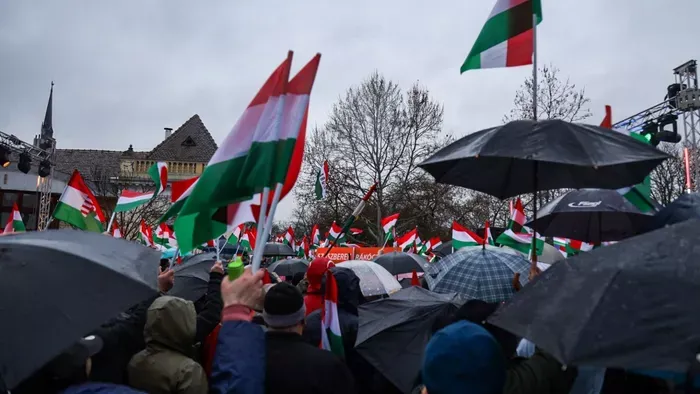 Döbbenetes tömeg fogadta a miniszterelnököt Szolnokon