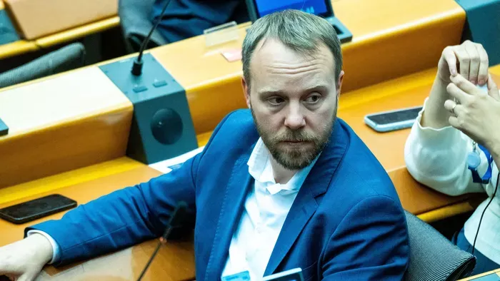 Egy "szegény német" kotyogta ki Magyar Péterék titkát