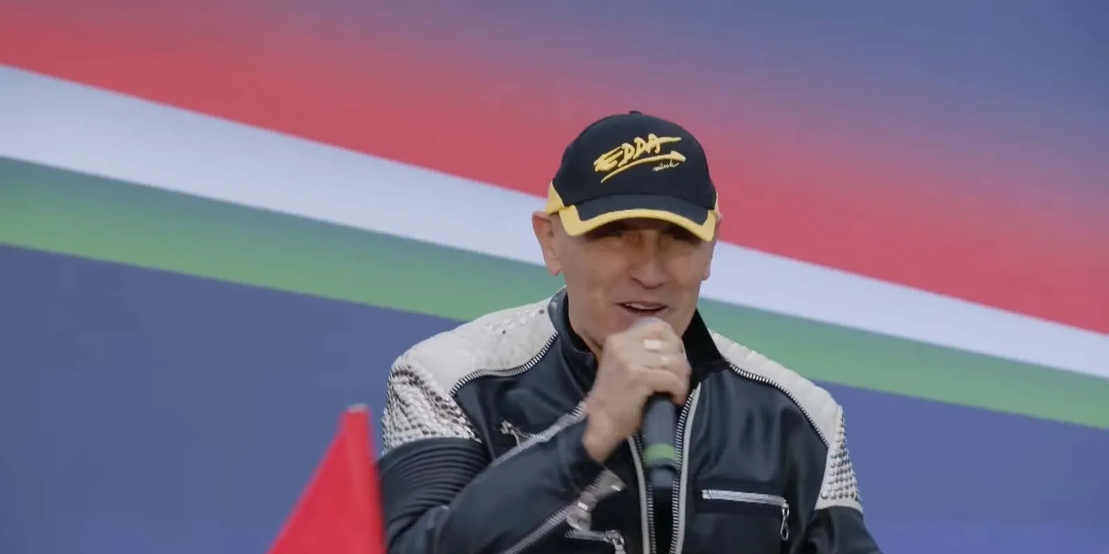 Óriási tömeg énekelt Pataky Attilával Orbán Viktor ócsai országjárásán